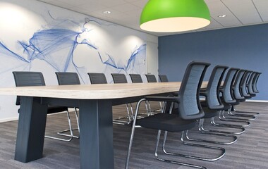 Zasedací místnost na míru: od návrhu po montáž